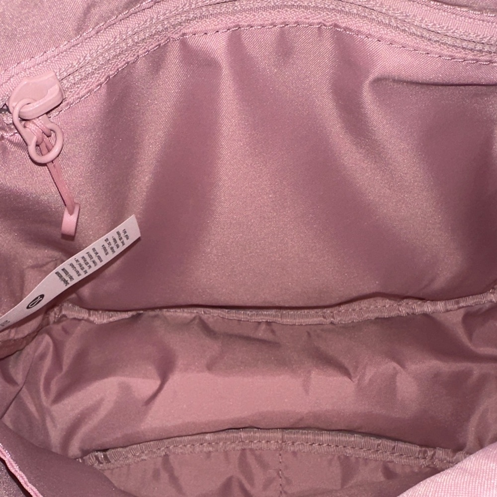 Like New! Lululemon All Night Festival Bag - 5L Crossbody Bag - Picture 7 of 8